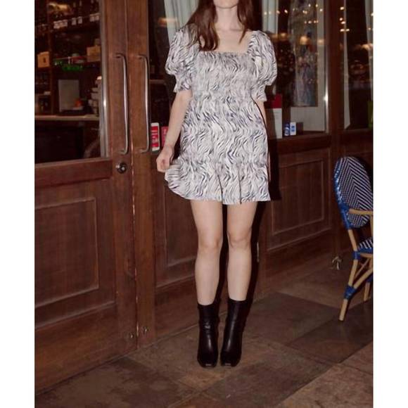 NEW LUCY PARIS satin smocked zebra dress in navy/ivory - Picture 5 of 6